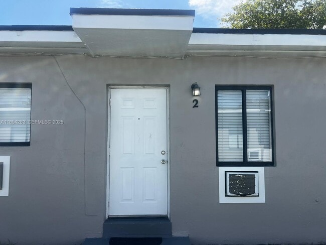 2090 NW 31st St in Miami, FL - Building Photo - Building Photo