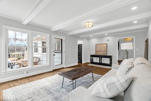 6661 Woodson Dr in Mission, KS - Building Photo