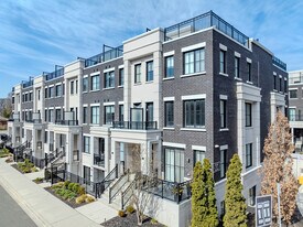 1192 Cawthra Rd in Mississauga, ON - Building Photo