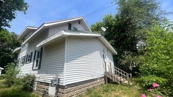 357 Fox St SW in Grand Rapids, MI - Building Photo
