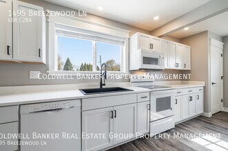 1495 Breezewood Ln in Neenah, WI - Building Photo - Building Photo