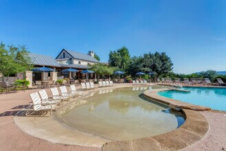 17932 Edgewood Way in Jonestown, TX - Building Photo - Building Photo