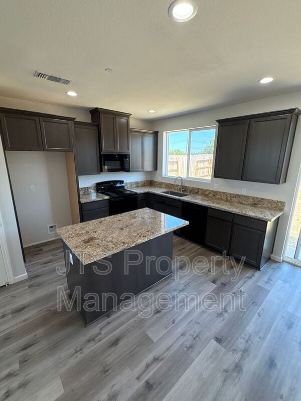 5 Oak Manor Way in Sacramento, CA - Building Photo - Building Photo