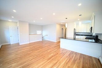 19 Roberts St, Unit 3 in Brookline, MA - Building Photo - Building Photo