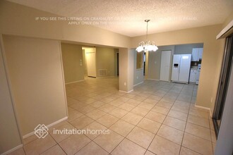 10325 56th St in Pinellas Park, FL - Foto de edificio - Building Photo