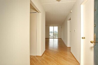 1055 River Rd in Edgewater, NJ - Building Photo - Building Photo