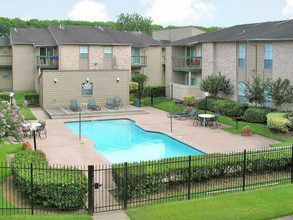 Bayou Bend Apartments in Rosenberg, TX - Building Photo - Building Photo