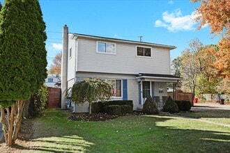 29945 Everett St in Southfield, MI - Building Photo - Building Photo
