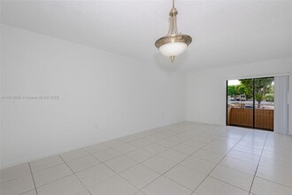 17530 NW 68th Ave in Hialeah, FL - Building Photo - Building Photo
