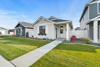 5190 E Hope Ave in Post Falls, ID - Building Photo - Building Photo