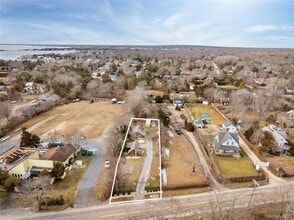 56 Foster Ave in Hampton Bays, NY - Building Photo - Building Photo