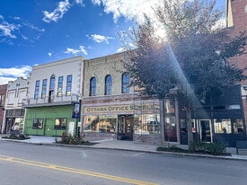 209 W Main St in Ottawa, IL - Building Photo