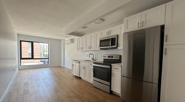 375 Grove St, Unit 3B in Brooklyn, NY - Building Photo - Building Photo