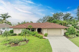 221 Lookout Point Dr in Osprey, FL - Building Photo
