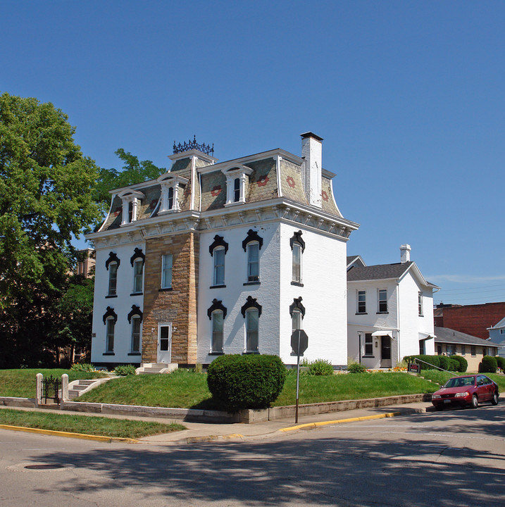 217 E Linden Ave in Miamisburg, OH - Foto de edificio