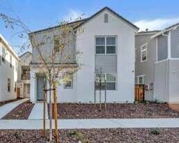 2364 Garden Farms Ave in Lathrop, CA - Building Photo