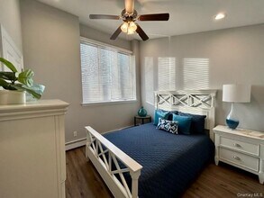 265 E Main St in East Islip, NY - Building Photo - Building Photo