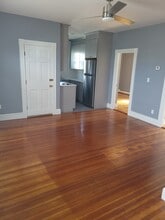 38 Melville St, Unit 2 in Fall River, MA - Foto de edificio - Building Photo