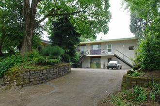 Regency Terrace Apartments in Portland, OR - Building Photo - Building Photo