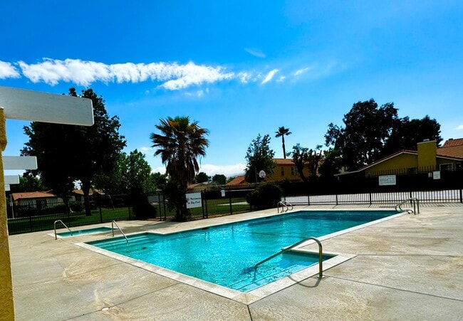 2204 Mark Ave in Palmdale, CA - Building Photo - Building Photo