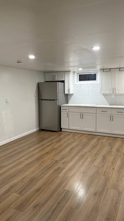 28 McGaw Ave in Lake Grove, NY - Building Photo