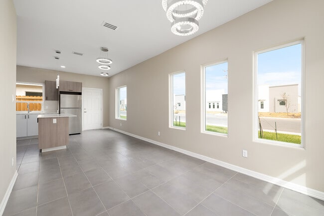 3505 Frio Ave, Unit 1 in McAllen, TX - Foto de edificio - Building Photo