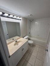 1025 SE 12th St in Cape Coral, FL - Foto de edificio - Building Photo