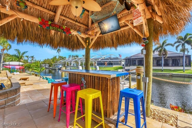 4407 Pelican Blvd in Cape Coral, FL - Foto de edificio - Building Photo