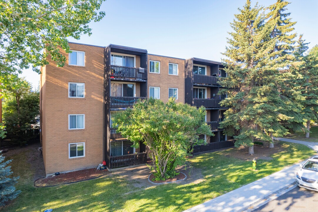 513 57th Ave SW in Calgary, AB - Building Photo