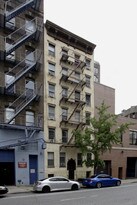 445 W 36th St in New York, NY - Building Photo