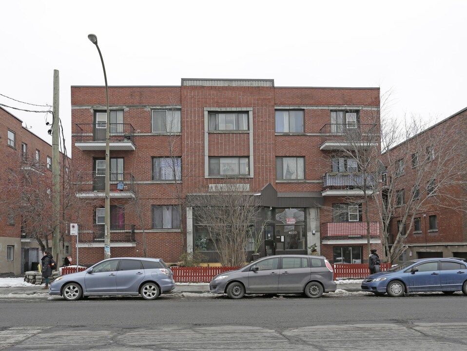 4820 de la Côte-Sainte-Catherine in Montréal, QC - Building Photo