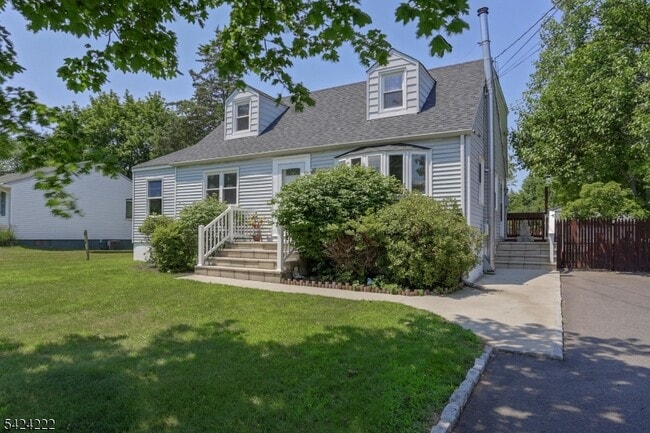 85 Hollywood Ave in Franklin Township, NJ - Building Photo - Building Photo