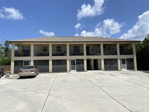 11410 Char Ann Dr in Ft. Myers, FL - Building Photo - Building Photo