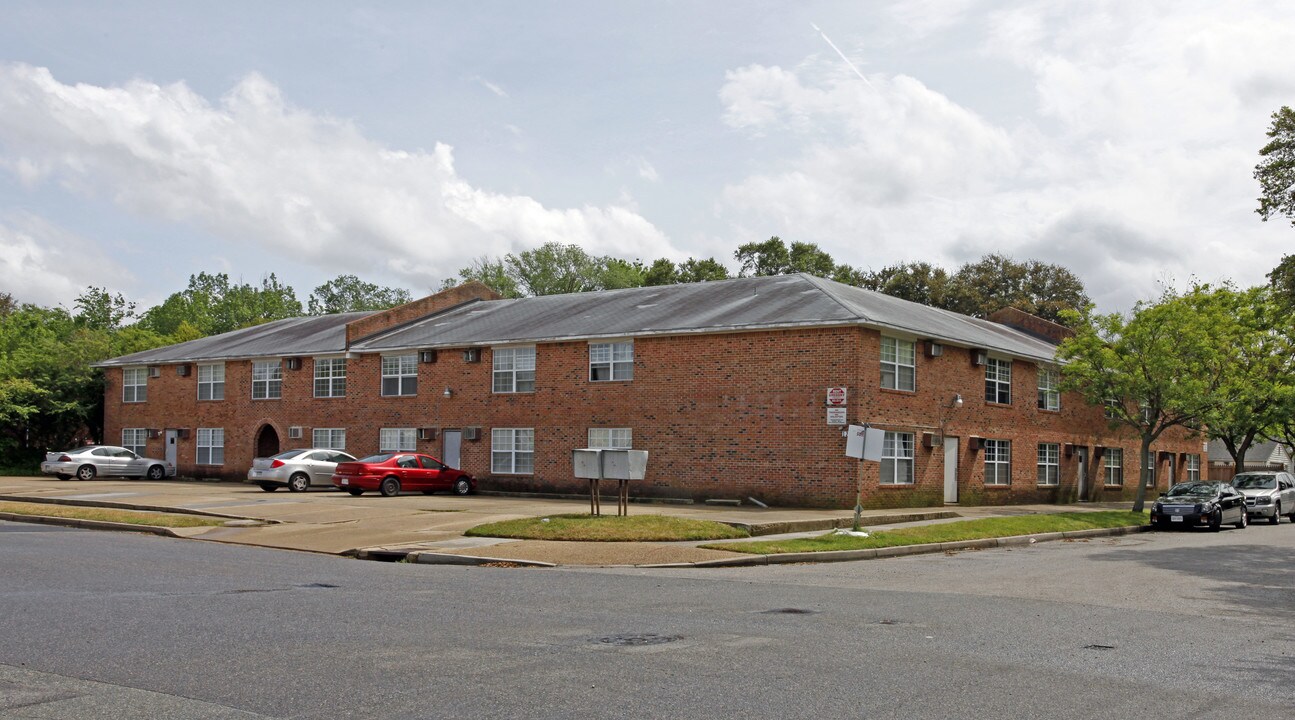 1203 Hillside Ave in Norfolk, VA - Foto de edificio