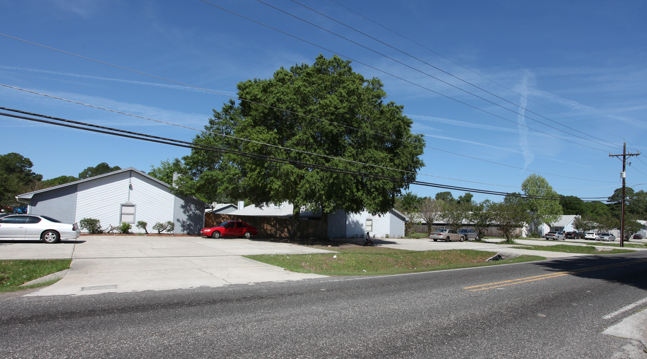 5134 Ricker Rd in Jacksonville, FL - Foto de edificio