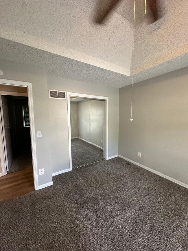 8020 N Garfield Ave in Kansas City, MO - Building Photo - Building Photo