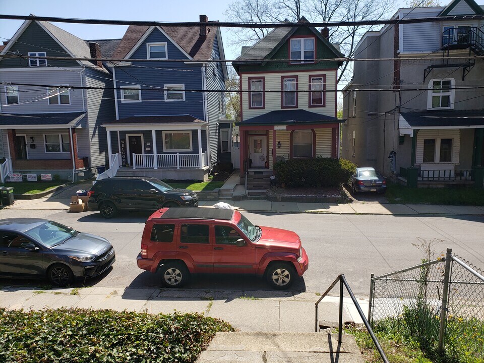 619 Collins St in Pittsburgh, PA - Building Photo