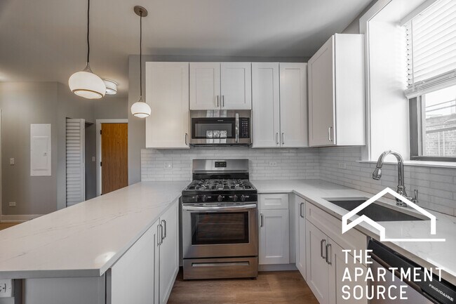 3939 N Janssen Ave, Unit E1 in Chicago, IL - Building Photo - Building Photo