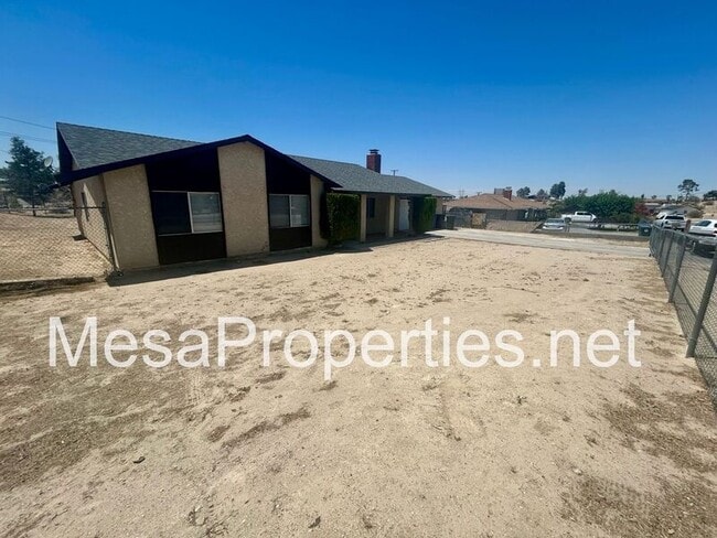 15886 Placida Rd in Victorville, CA - Building Photo - Building Photo