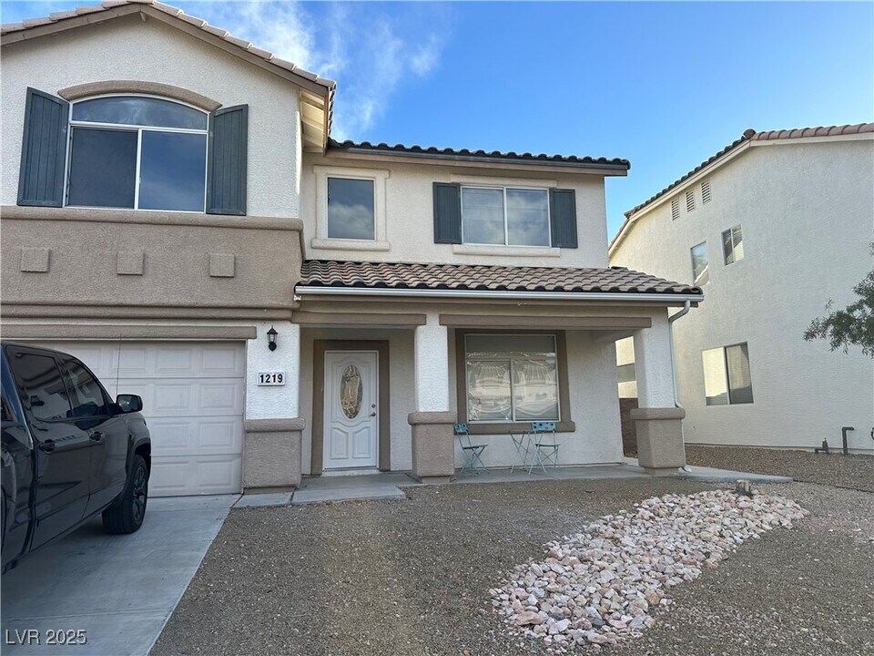 1219 Starstone Ct in Henderson, NV - Building Photo