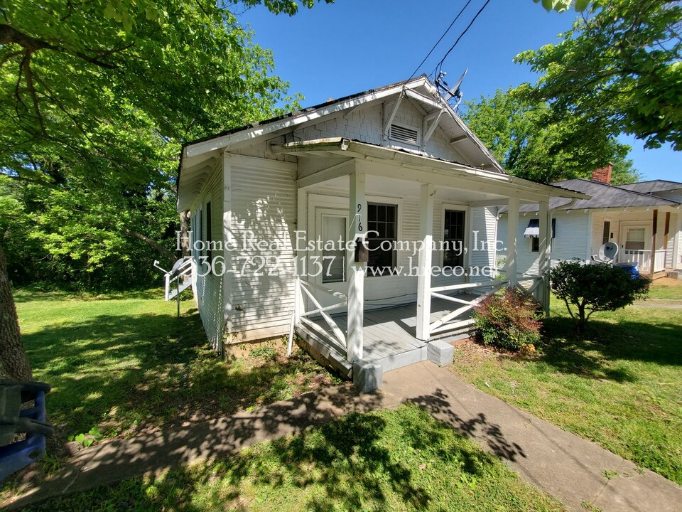 916 N Jackson Ave in Winston-Salem, NC - Building Photo