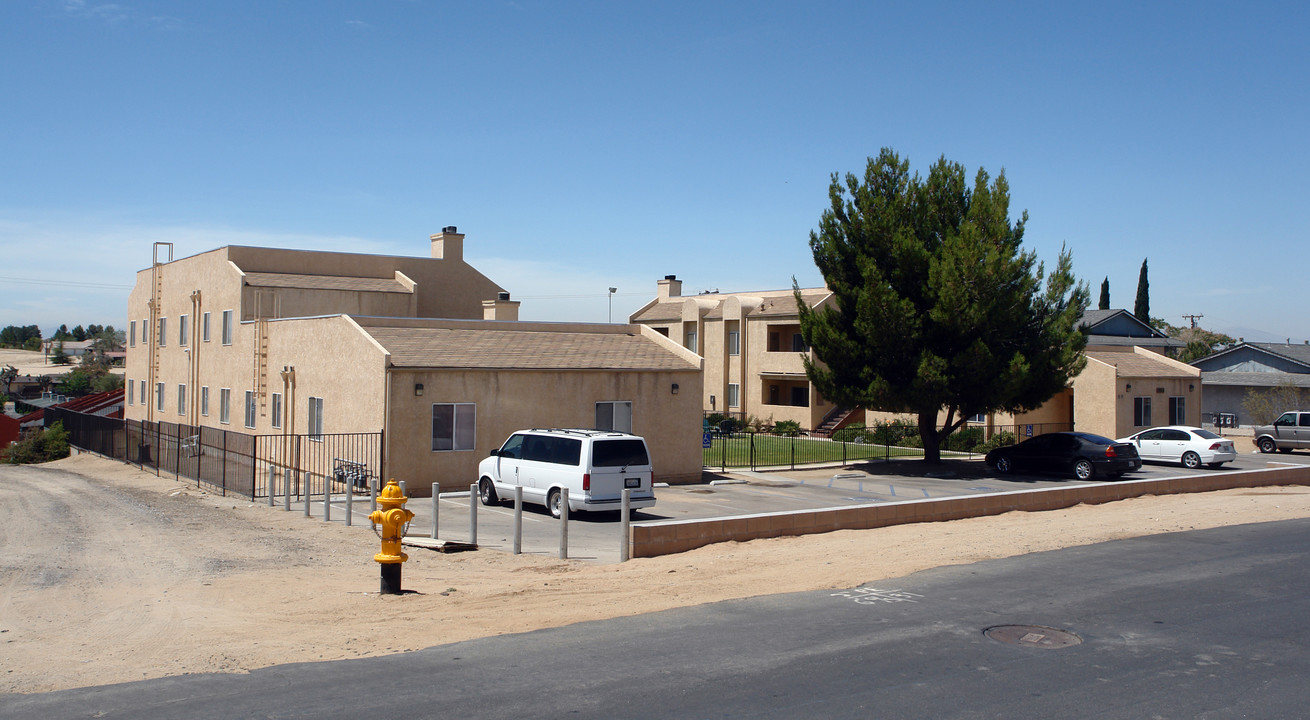 Villa Larosa Apartments in Apple Valley, CA - Building Photo