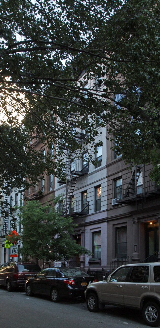 327 E 83rd St in New York, NY - Foto de edificio - Building Photo