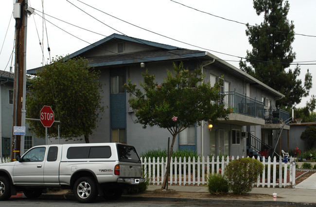 1018-1024 Mccreery Ave in San Jose, CA - Foto de edificio - Building Photo
