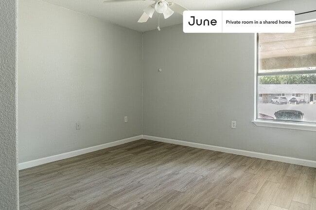 Private bedroom in 3 bed/2 bath Home in Austin, TX - Building Photo - Building Photo