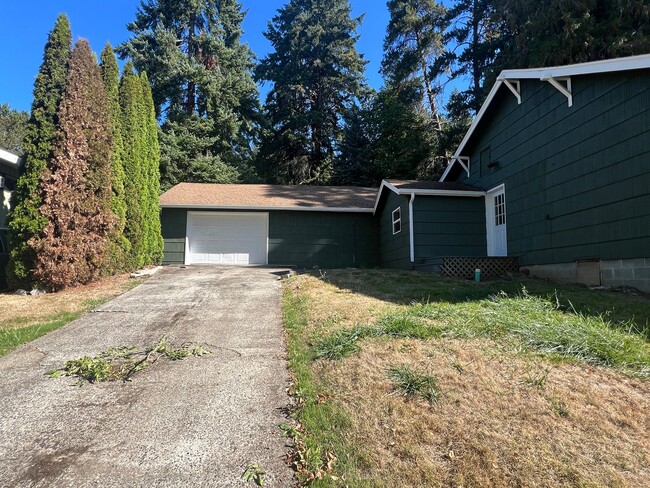 882 SE Adams Ave in Chehalis, WA - Building Photo - Building Photo