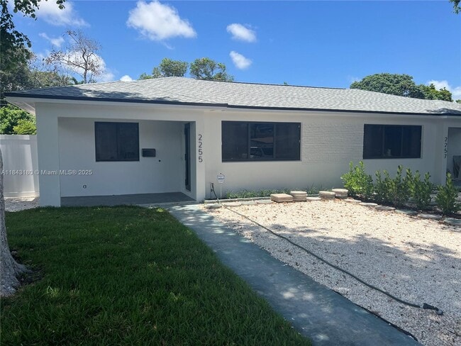 2255 NE 173rd St in North Miami Beach, FL - Building Photo - Building Photo