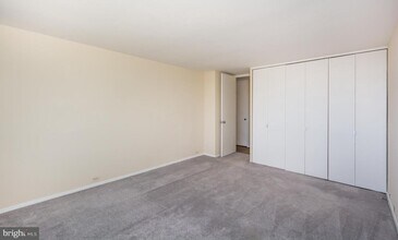 4000 N Charles St-Unit -809 in Baltimore, MD - Foto de edificio - Building Photo