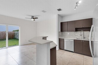 2883 SW 129th Terrace in Miramar, FL - Foto de edificio - Building Photo