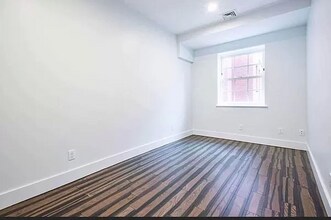 108 South St, Unit #4 in New York, NY - Building Photo - Building Photo